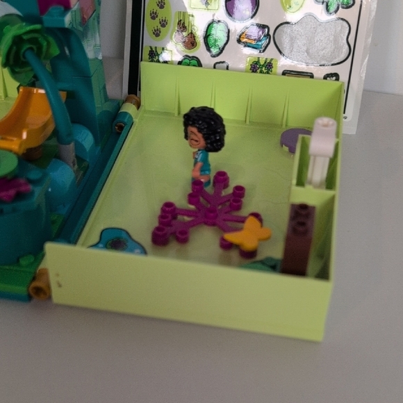 Lego Disney 43200 Antonio's Magical Door - Picture 3 of 7